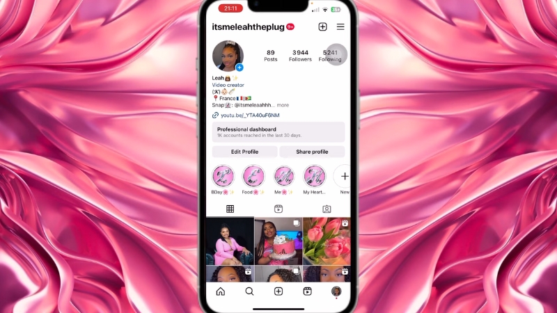 Instagram profile view on a phone screen showing circular Highlight covers and centered icon placement